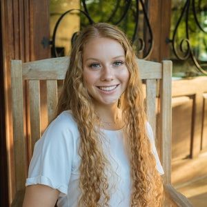 Meet your Posher, Elizabeth